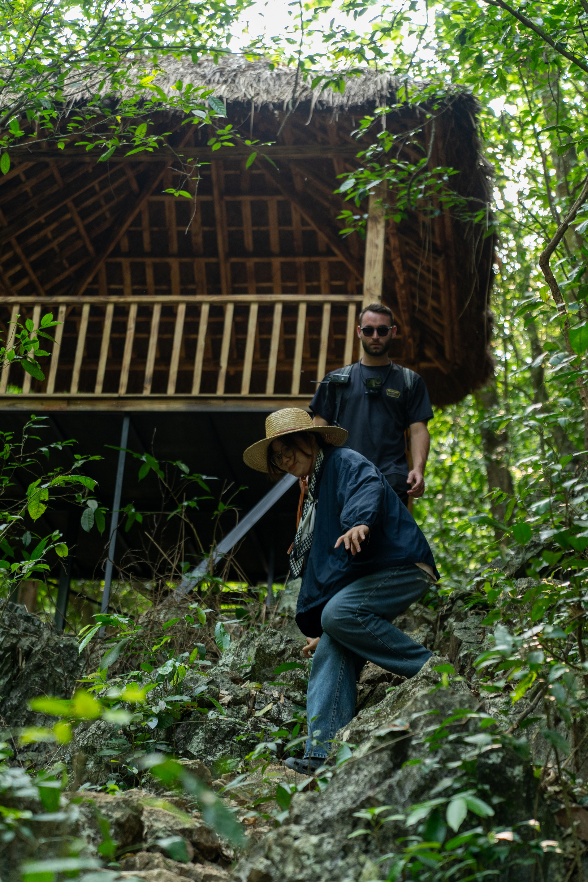 Quãng đường tới thác Khe Dầu không quá dài và khó với người đã quen trekking nhưng cũng có thể là thử thách cho người ít vận động hoặc thể lực kém...