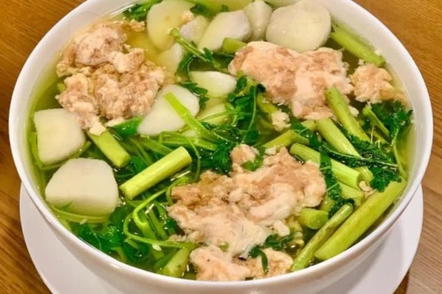 Canh cua là món ăn phổ biến trong ngày hè.