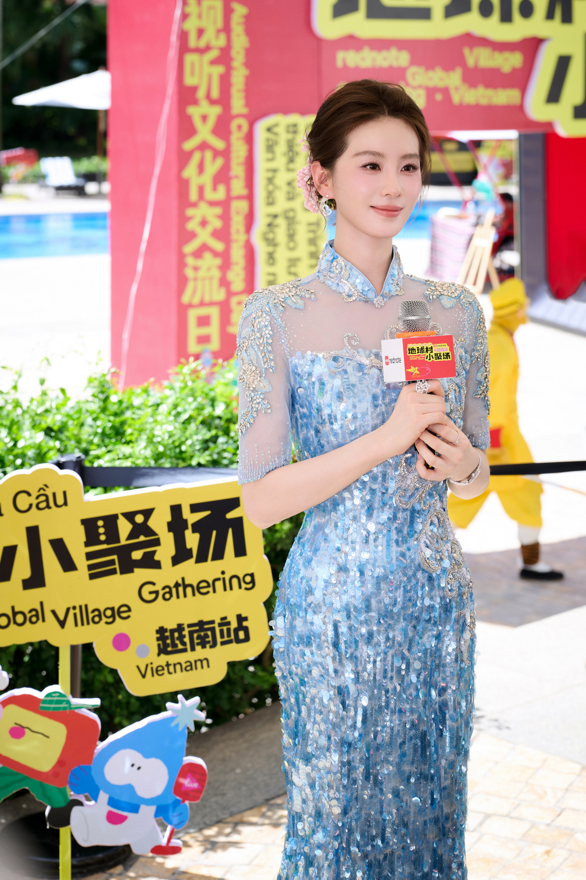 Sohu nhận xét Lưu Thi Thi có khí chất trang nhã, thanh lịch. Nhiều tạp chí thời trang ví cô với hoa lan.