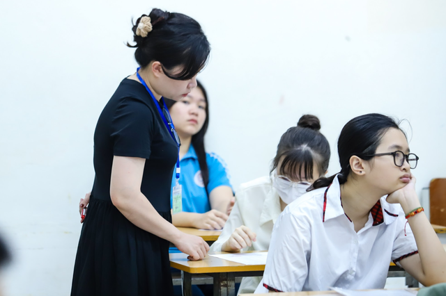 Thí sinh tham dự kỳ thi tuyển sinh lớp 10 THPT năm học 2026 - 2027 tại Hà Nội chỉ được phép mang vào phòng thi các loại máy tính cầm tay không có thẻ nhớ và không có chức năng soạn thảo văn bản.