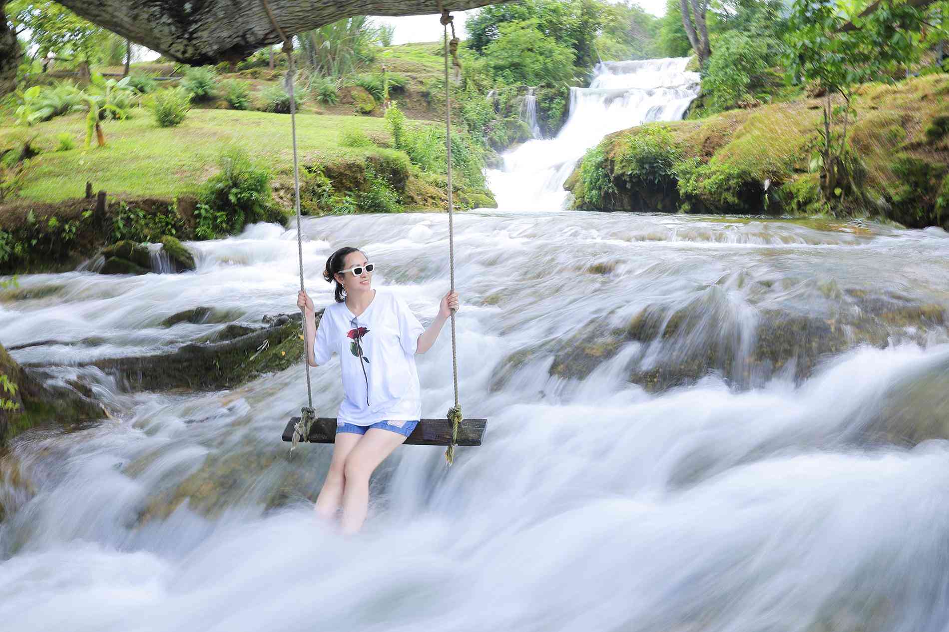 Suối mát lạnh cách Hà Nội 200km, ô tô đỗ gần, khách kéo nhau đến trốn nóng 13 Suối mát lạnh cách Hà Nội 200km, ô tô đỗ gần, khách kéo nhau đến trốn nóng - 2