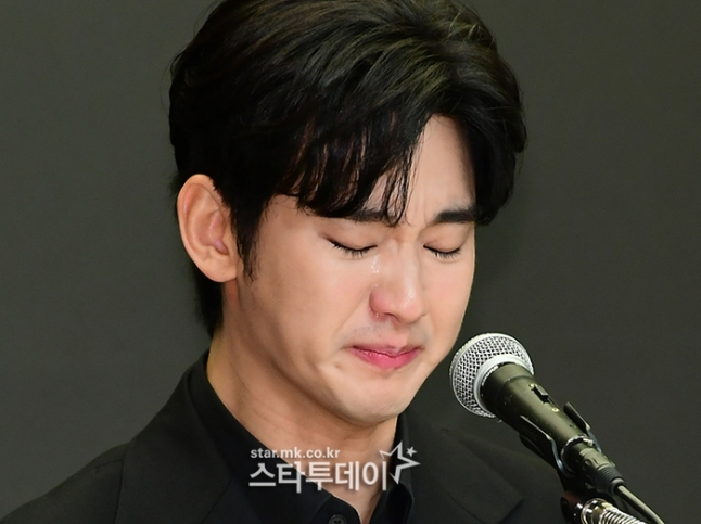 Kim Soo Hyun phải điều trị tâm lý vì scandal. Ảnh: MK