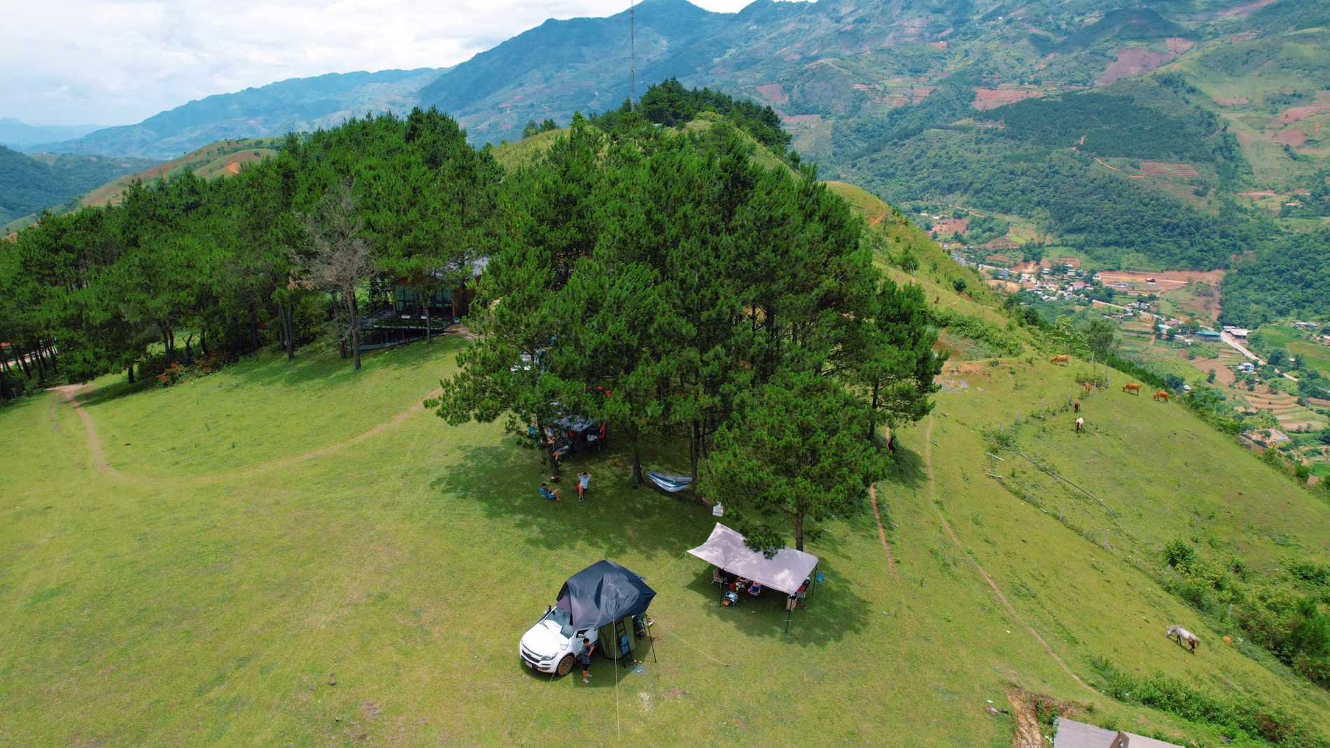 Điểm tránh nóng cách Hà Nội 200km, hè không cần quạt, đêm ngủ phải đắp chăn 10 Đỉnh Pu Nhi (Sơn La) là địa điểm cắm trại, trốn nóng được nhiều du khách lựa chọn ghé thăm vào mùa hè