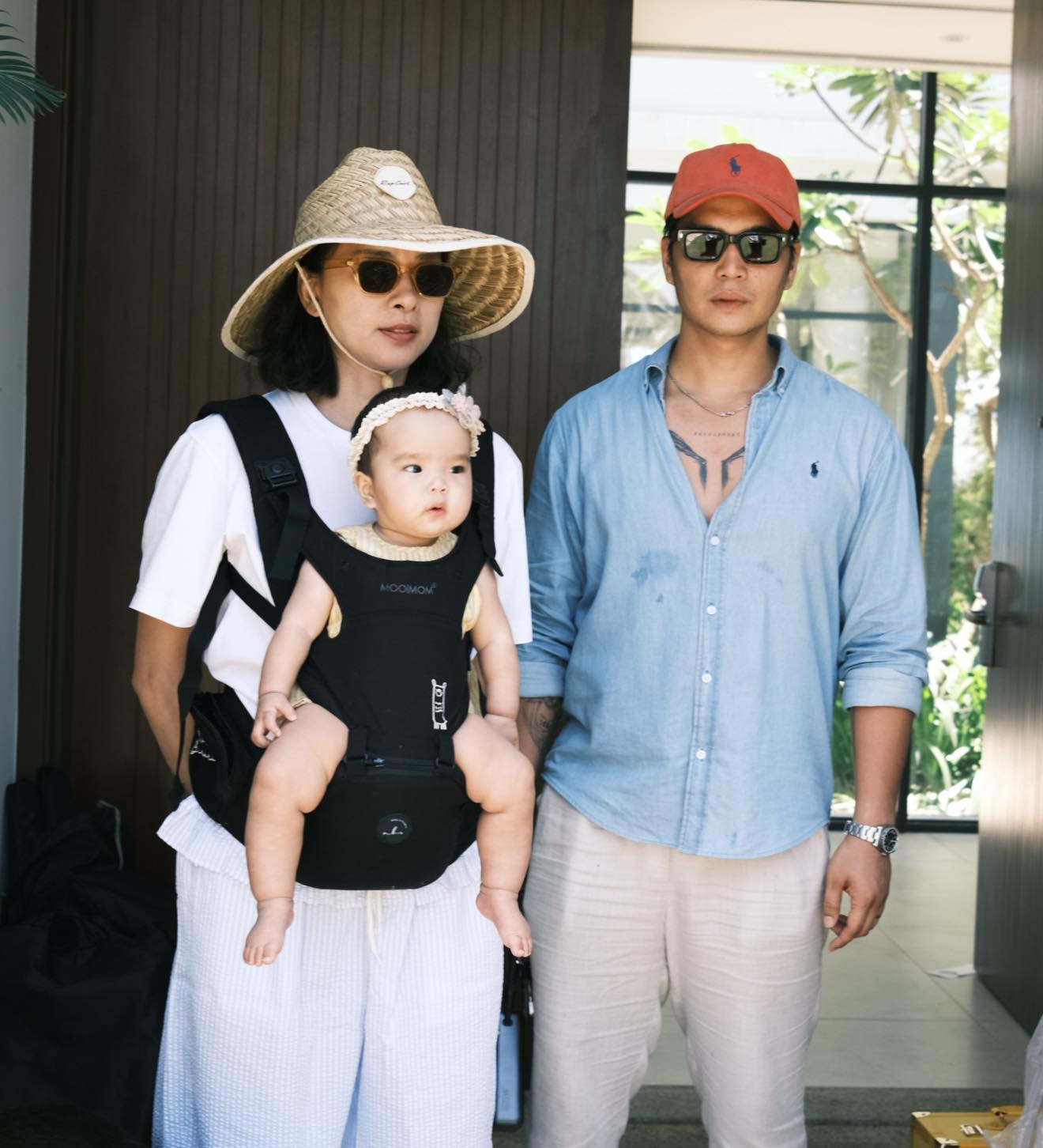 Huy Trần luôn đồng hành cùng vợ trong hành trình chăm sóc bé Gạo. Ảnh: FBNV 