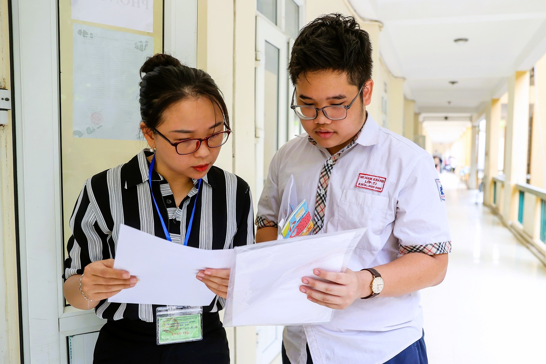 Thí sinh làm thủ tục dự thi lớp 10 Hà Nội năm 2026. Ảnh: Phạm Hải.