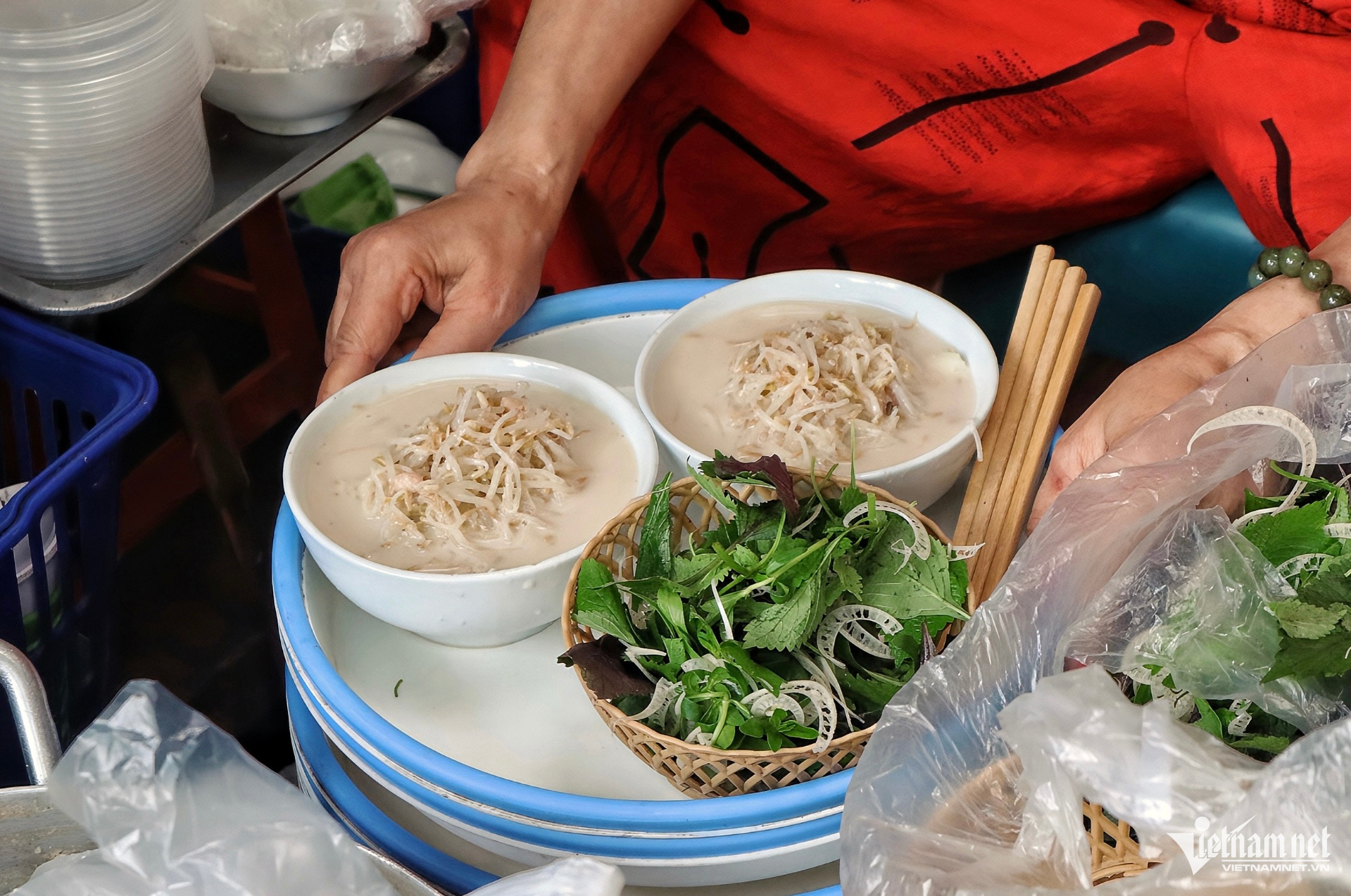 Nguyên liệu của bánh đúc nộm dân dã, đơn giản