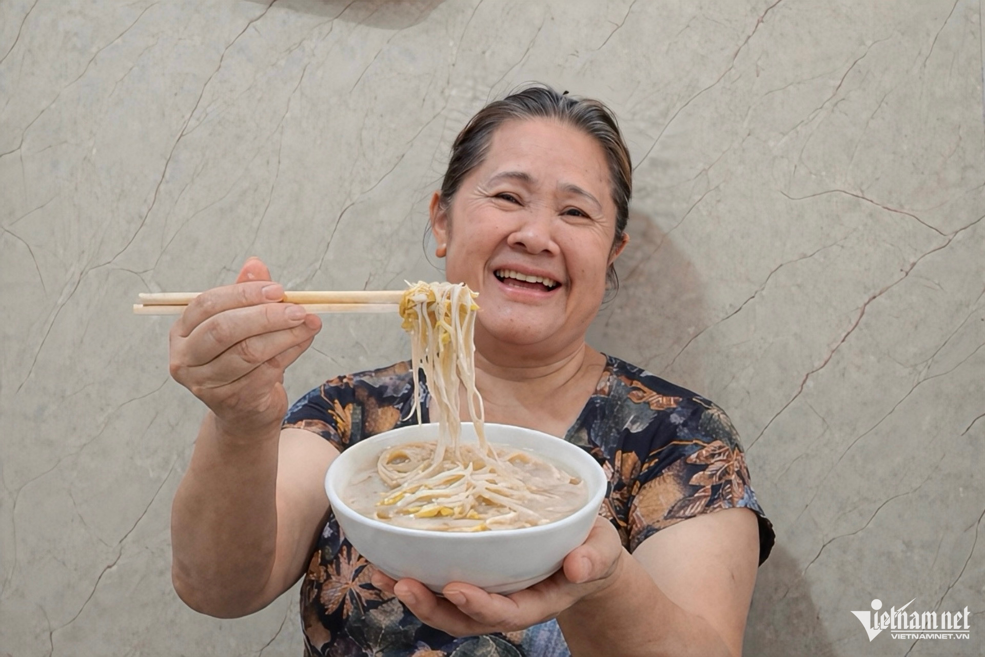 Bà Thu có thể ăn bánh đúc nộm cả tuần liên tục mà không ngán