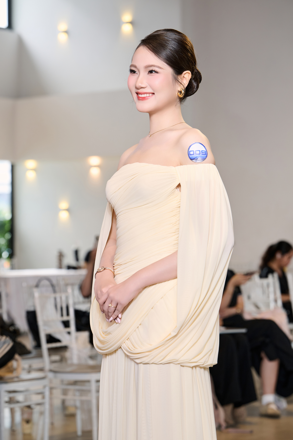 Vòng sơ khảo Miss Cosmo TP HCM 2026 thu hút nhiều thí sinh với nhan sắc được đánh giá đồng đều. Với chủ đề The New Iconic, cuộc thi đề cao các tiêu chí về thần thái sân khấu, kỹ năng giao tiếp, tư duy phản biện, khả năng truyền cảm hứng và tinh thần đại diện cho hình ảnh a classTextlinkBaiviet hrefhttps://eva.vn/phụ nữ/a trẻ thời đại mới bên cạnh vẻ đẹp hình thể.