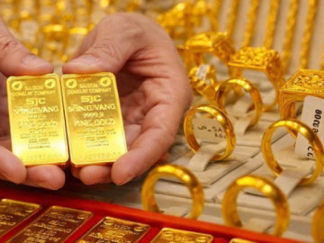 Chốt giá vàng hôm nay ngày 31/5 giảm rất mạnh, người mua lỗ đậm