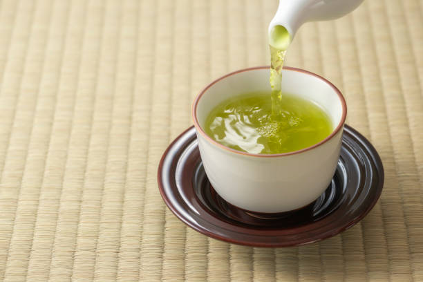 N&ecirc;n chọn uống tr&agrave; với người c&oacute; nhu cầu v&agrave; khả năng dung nạp caffein vừa phải.