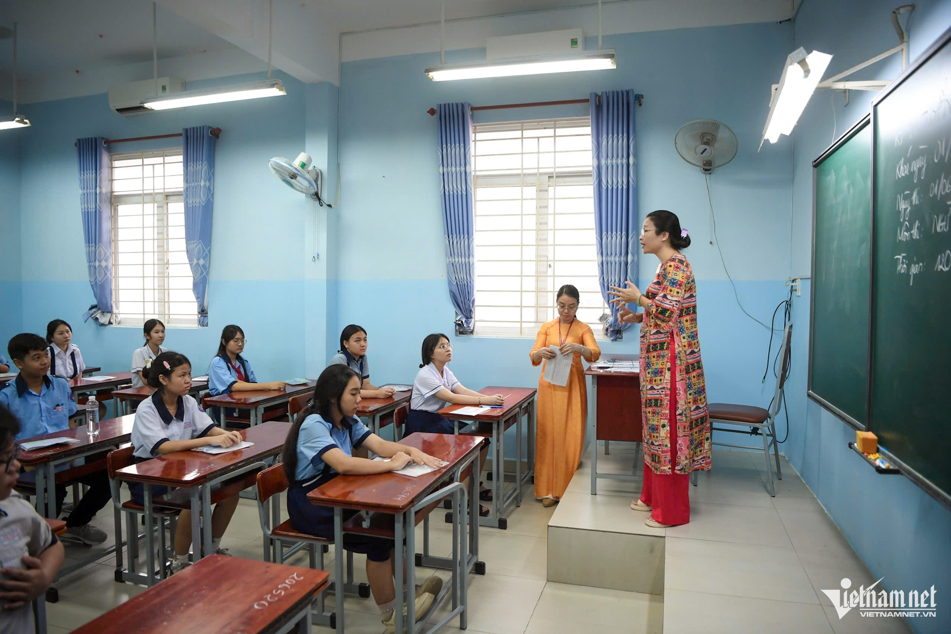 Một mình trong phòng thi, nam sinh TPHCM quyết tâm chinh phục kỳ thi lớp 10 - 13