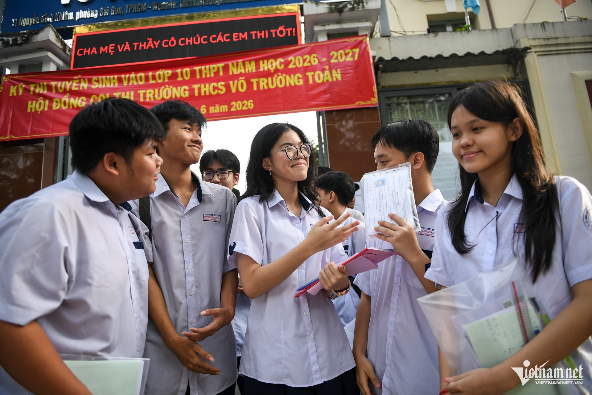 Với bài thi môn Tiếng Nhật, các thí sinh lại nhận xét là khá khó và dài, thang điểm phổ biến sẽ là 6-7 điểm.