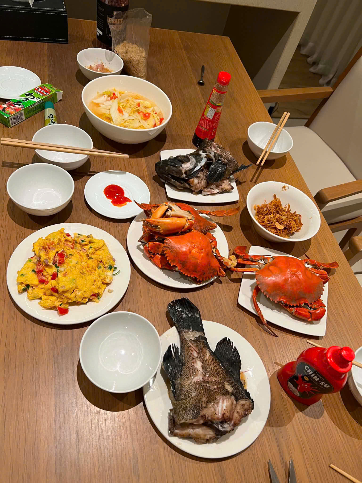 Những món ăn từ hải sản mua tại chợ được nữ du khách Hà Nội tự tay chế biến để chiêu đãi cả nhà