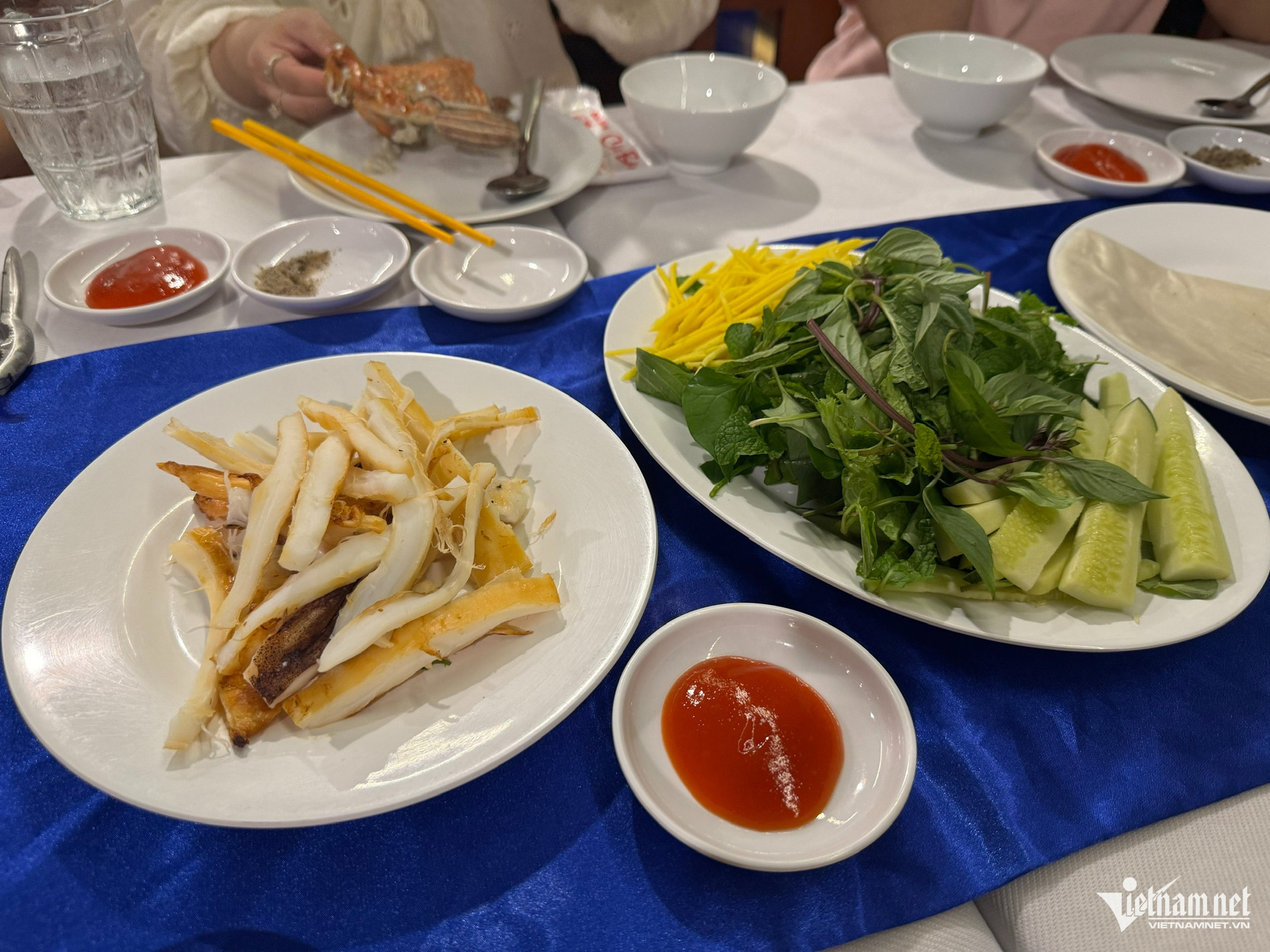 Mực một nắng đứng ở vị trí thứ 10 trong 33 món ăn được chế biến từ mực ngon nhất thế giới với điểm đánh giá đạt 4,1/5