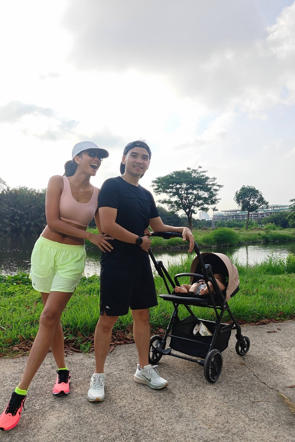 Gia đình hạnh phúc của HHen Niê.