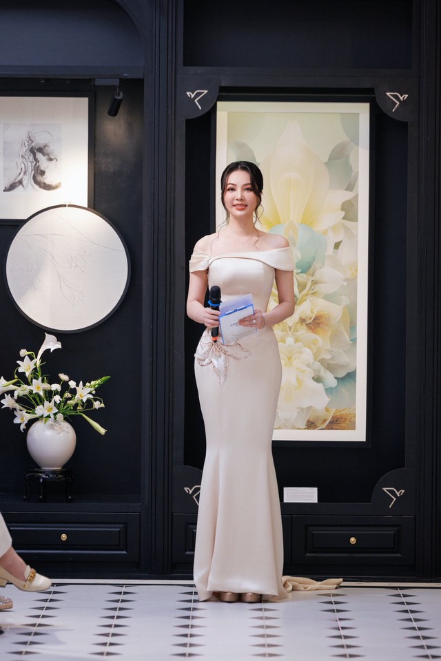Sau khi giành ngôi Á hậu của Hoa hậu Việt Nam 2008, cô trở thành một trong những gương mặt quen thuộc của Đài Truyền hình Việt Nam và được khán giả yêu mến qua vai trò MC.