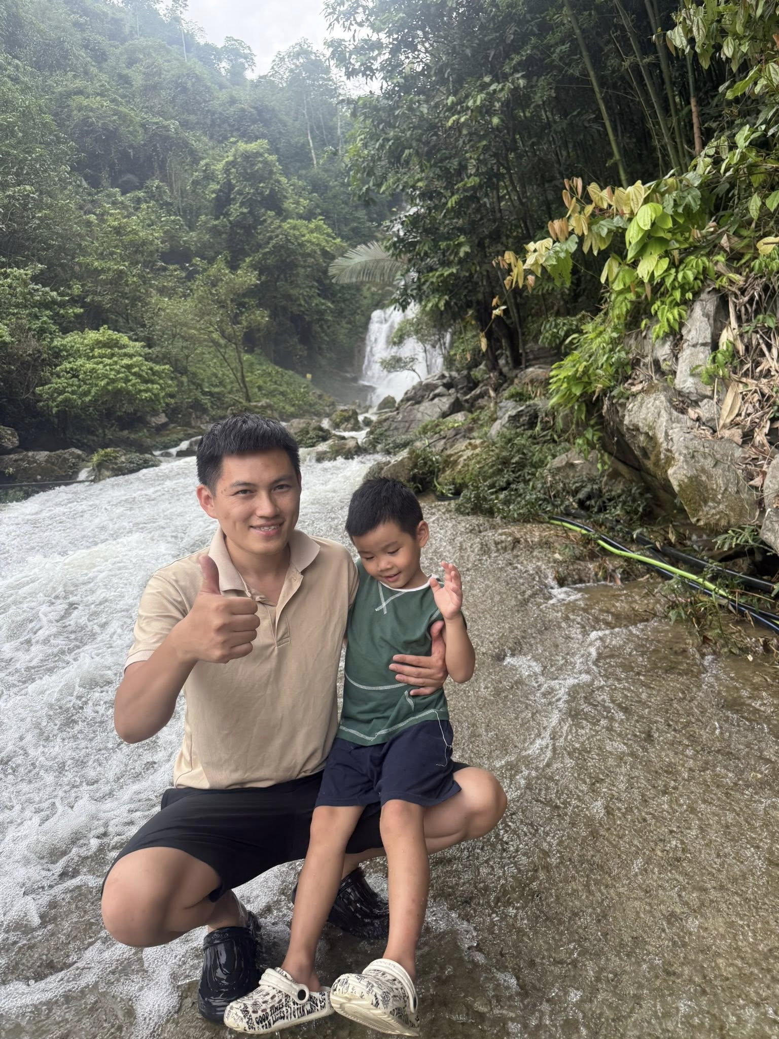 Địa Điểm Ngày Mát Đêm Lạnh Ở Phú Thọ, Khách Vui Chơi 2 Ngày Hết Hơn 1 Triệu Đồng 19 Gia Đình Chị Ngọc Kết Hợp Khám Phá Thác Thung Trong Chuyến Đi Tới Bãi Pặng