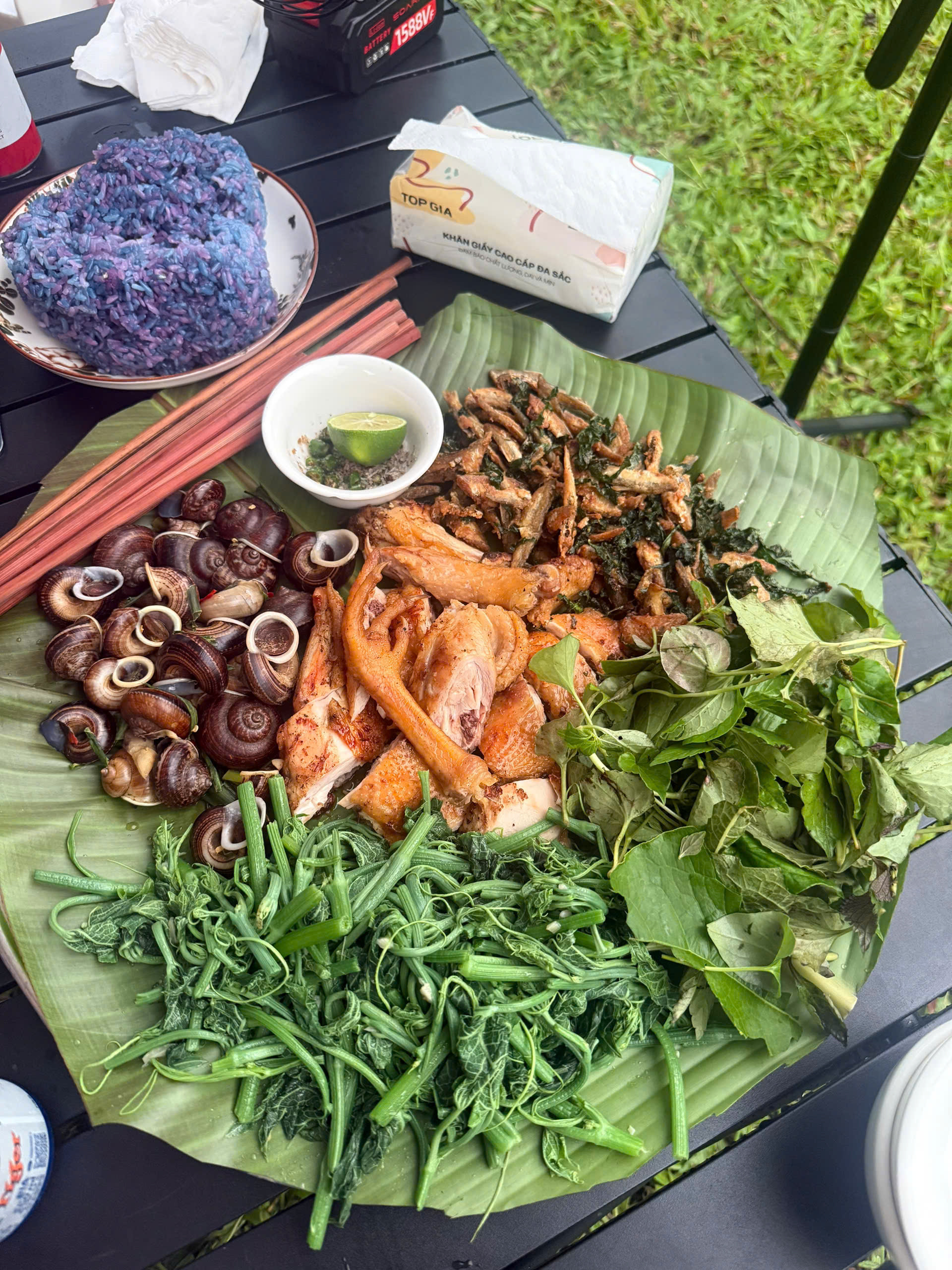 Địa Điểm Ngày Mát Đêm Lạnh Ở Phú Thọ, Khách Vui Chơi 2 Ngày Hết Hơn 1 Triệu Đồng 17 Bữa Ăn Dân Dã Với Nhiều Món Ngon Bản Địa Như Cá Suối, Rau Rừng, Thịt Gà Đồi... Ở Bãi Pặng