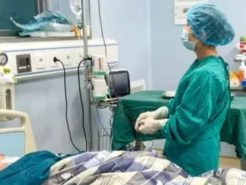 Hai lần chiến thắng ung thư hiếm gặp của cậu bé 7 tuổi