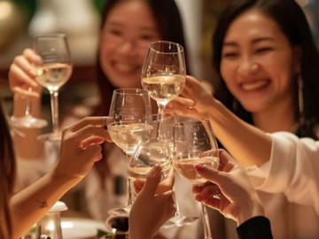 Không thích món sếp mời: Người EQ thấp từ chối ngay, người EQ cao nói một câu khiến sếp hài lòng