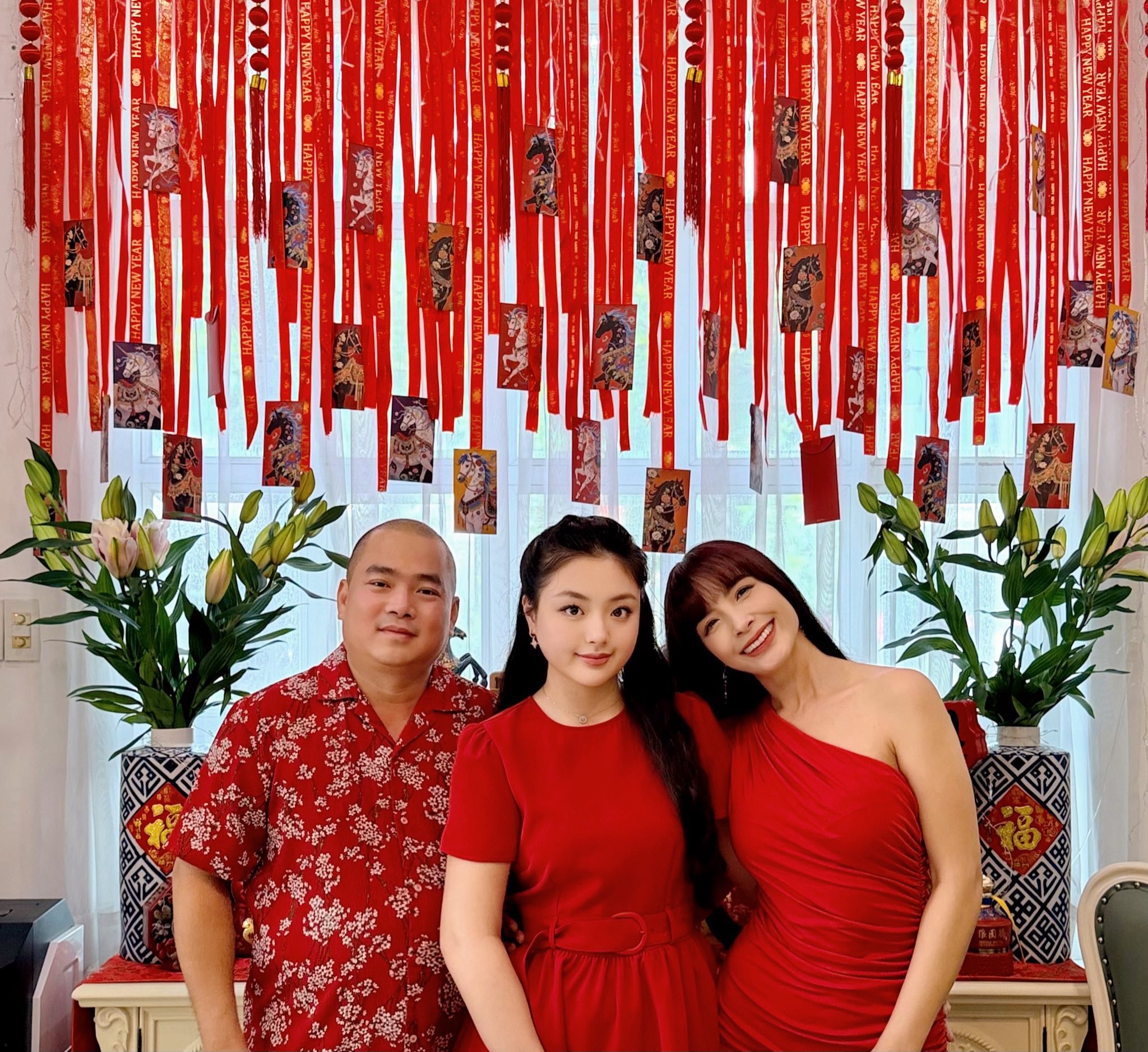 Về việc học tập, từ vài năm trước, gia đình Thúy Hạnh đã định hướng cho 2 con gái Sulli và Suti theo học đại học ở nước ngoài. Sau khi tốt nghiệp cấp 3, Suti cũng hành trang lên đường du học.