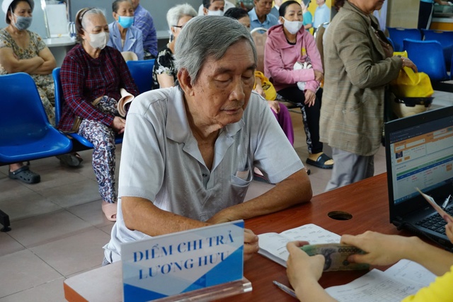 Lương hưu được điều chỉnh định kỳ theo quy định của Chính phủ. Ảnh minh họa
