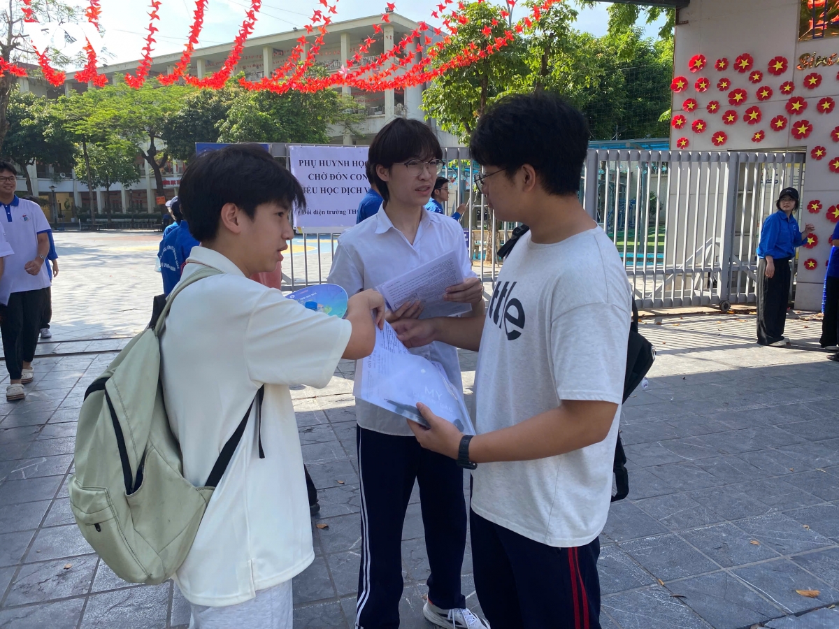 Năm nay, Trường THPT Chuyên Ngoại ngữ thu hút lượng hồ sơ đăng ký dự thi cao nhất trong nhiều năm gần đây (Ảnh minh họa)