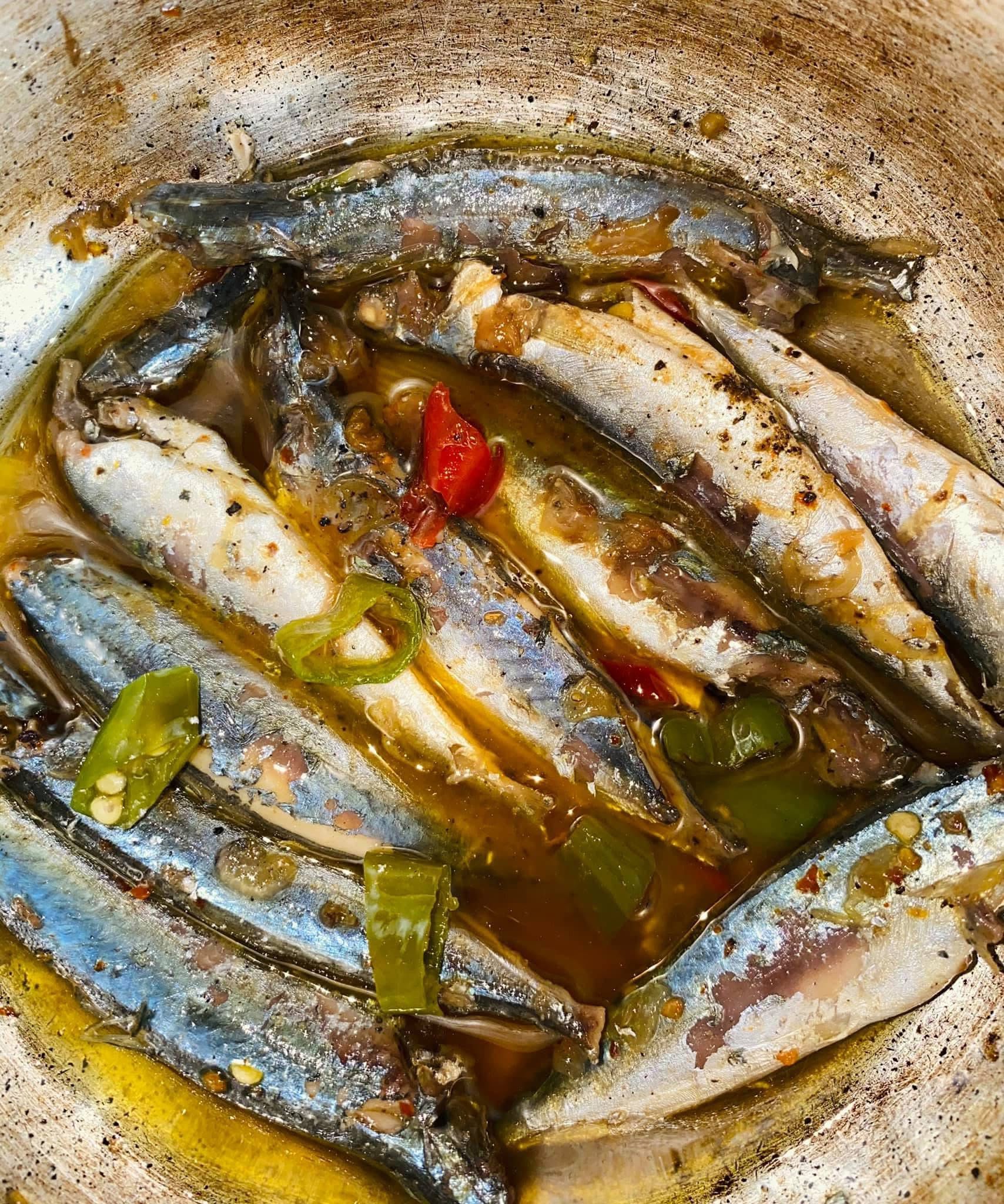 Loại cá giá rẻ, giàu vitamin và khoáng chất, kho cá cuốn rau sống bánh tráng đảm bảo ăn là nghiền - 4