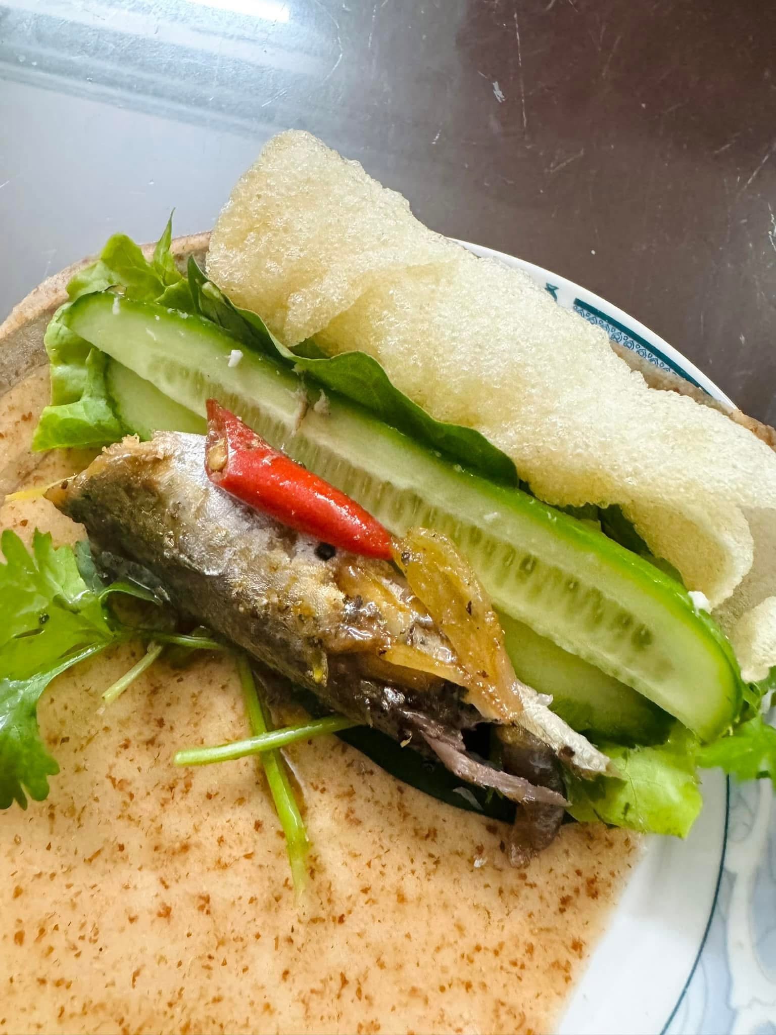 Loại cá giá rẻ, giàu vitamin và khoáng chất, kho cá cuốn rau sống bánh tráng đảm bảo ăn là nghiền - 7
