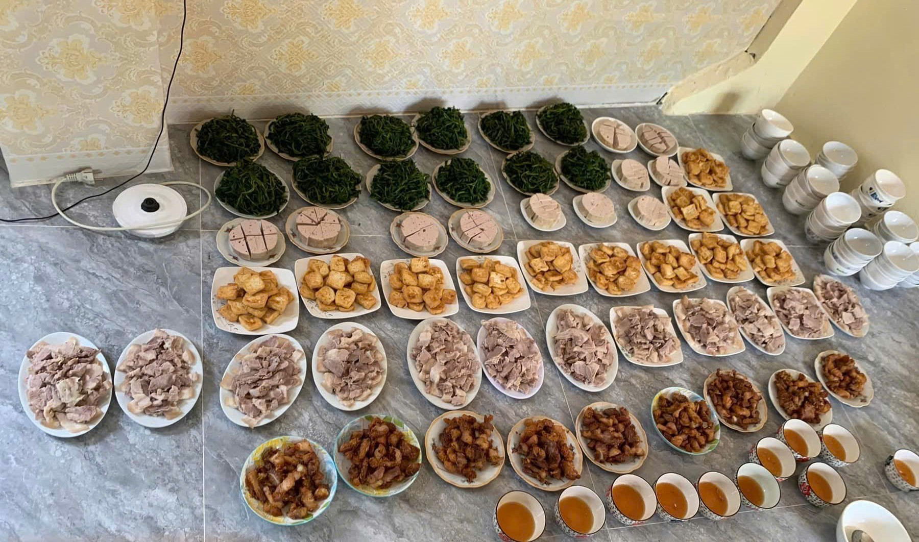 Thực ᵭơn ᵭa dạng các món phục vụ thí sinh