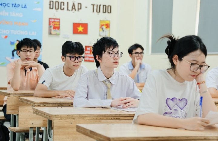 Ngày 10/6, hơn 1,2 triệu thí sinh trên cả nước đã đến các điểm thi làm thủ tục dự thi tốt nghiệp THPT năm 2026. (Ảnh: Minh Đức)
