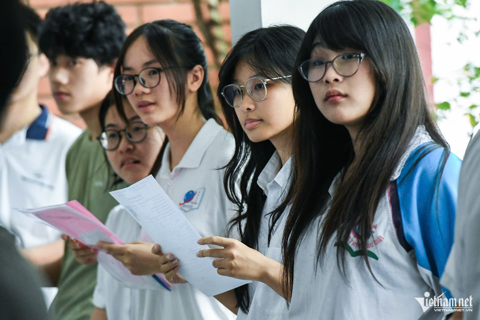Thí sinh tại Hà Nội làm thủ tục dự thi tốt nghiệp THPT năm 2026. Ảnh: Thạch Thảo