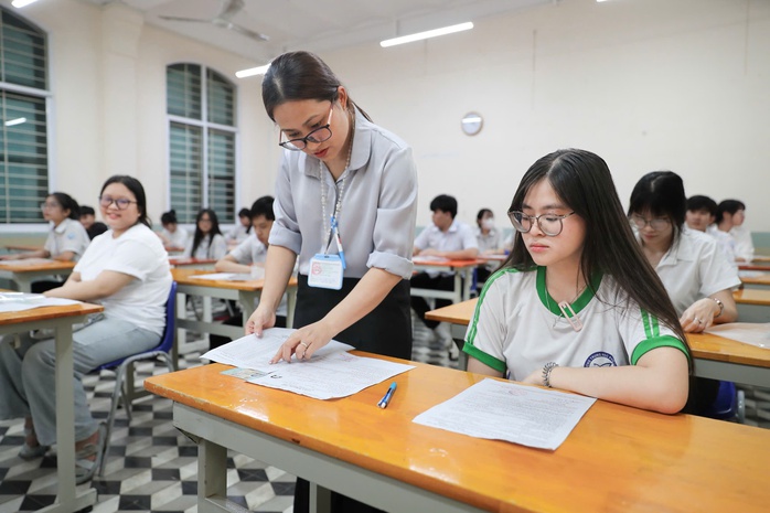 Sáng nay 11-6, hơn 1,2 triệu thí sinh trên cả nước chính thức bước vào ngày thi đầu tiên, kỳ thi tốt nghiệp THPT năm 2026 với môn ngữ văn.