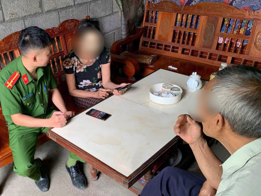 Công an xã Hạnh Phúc phát hiện vợ chồng bà N.T.N. là nạn nhân của hình thức lừa đảo hợp đồng kỳ nghỉ. Ảnh: CACC