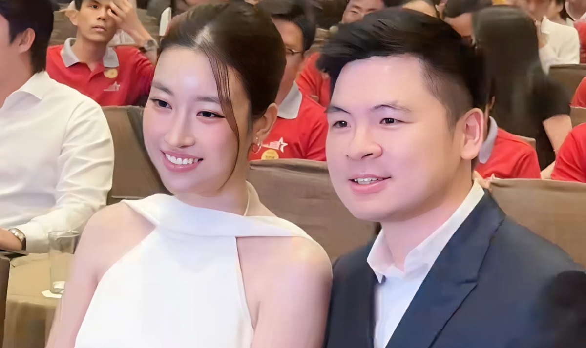 Ngoài vai trò phó chủ tịch, Đỗ Mỹ Linh cũng góp sức vào những sự kiện, công việc quan trọng khác liên quan đến tập đoàn và ngân hàng của gia đình. Ngoài ra, hoa hậu cũng luôn xuất hiện bên cạnh Đỗ Vinh Quang trong những dịp quan trọng của câu lạc bộ Hà Nội.
