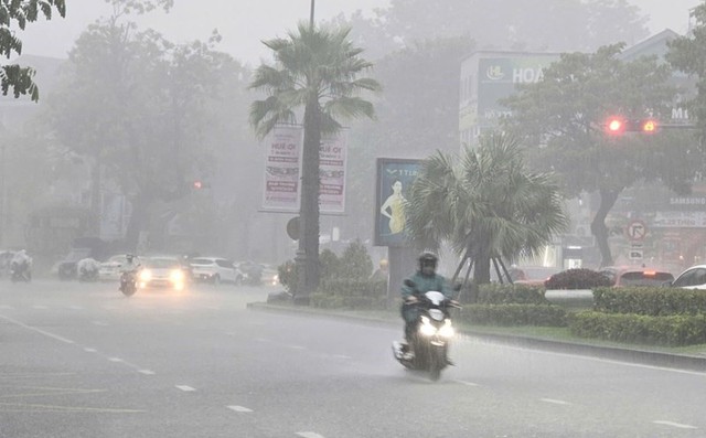 Miền Bắc mưa dông mạnh từ chiều tối nay.