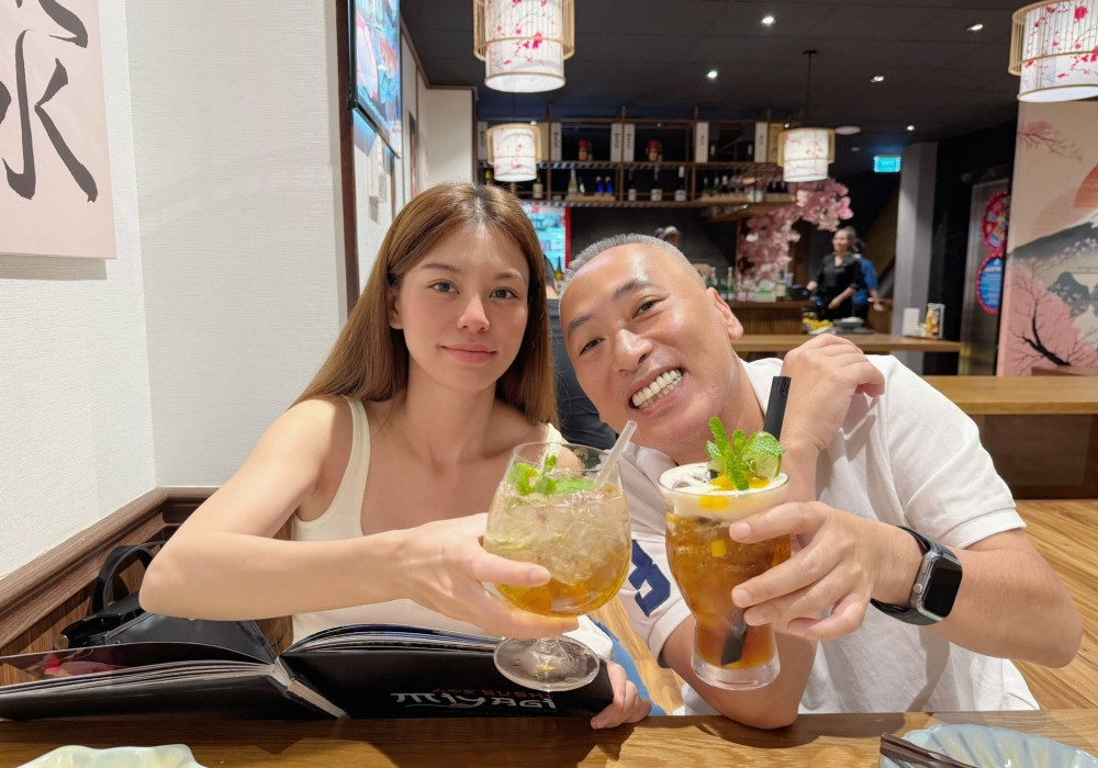 Nguyễn Quang Dũng và bạn gái - ca sĩ Bùi Lan Hương hạnh phúc sau 7 năm gắn bó. 