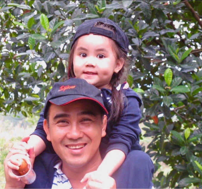 Quyền Linh và con gái Hạt Dẻ khi nhỏ. Ảnh: Facebook Quyền Linh