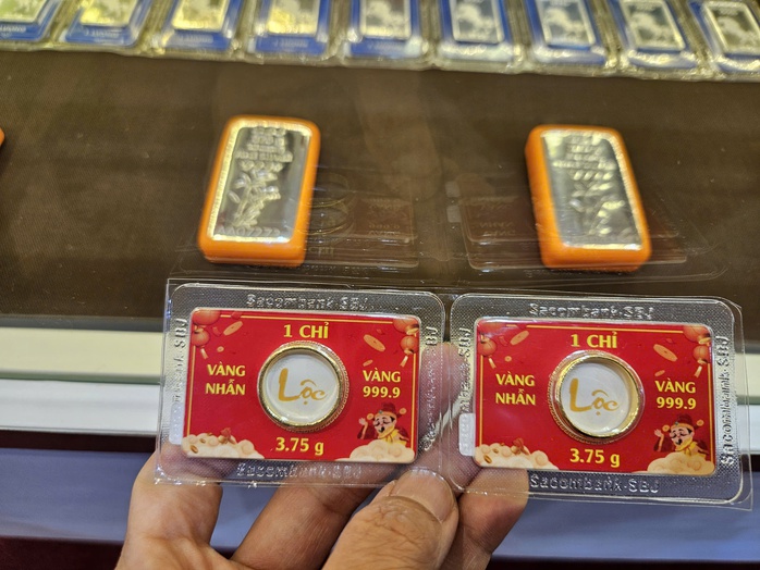 Giá vàng, bạc cùng tăng mạnh ngay khi vừa mở cửa trên thị trường quốc tế