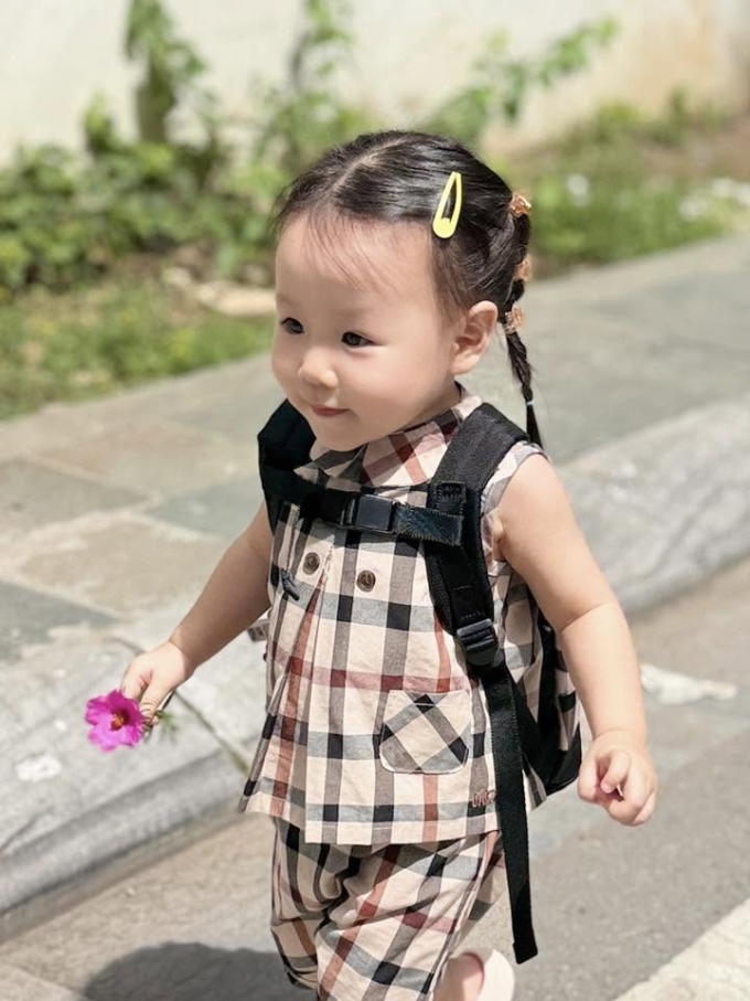 Jenny được mẹ nhận xét có tính cách ngọt ngào, dịu dàng và hề hước.