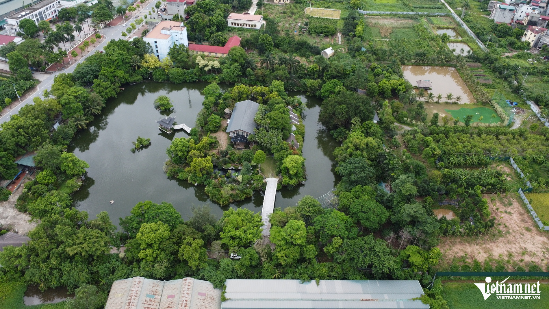 Cận cảnh nhà vườn 25.000m2 có tới 6 giúp việc chăm sóc của Tiến sĩ Khánh Ly - 1