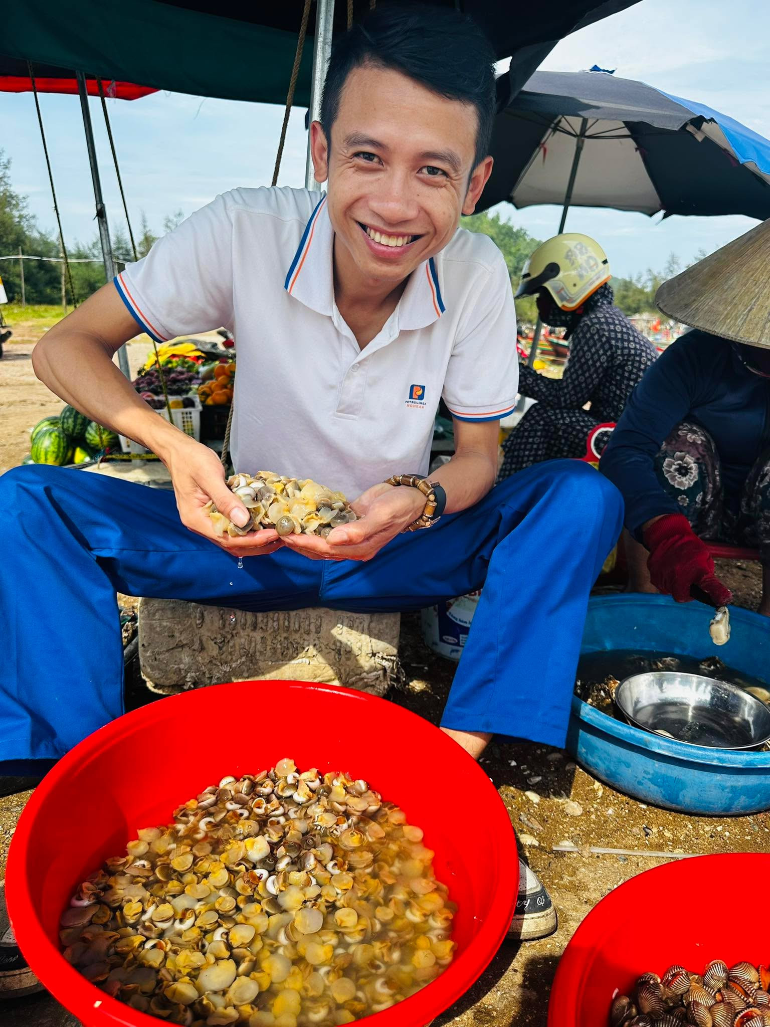 Anh Nguyên cho hay, ốc mỡ hiện được khai thác quanh năm nhưng phổ biến hơn cả là vào mùa hè