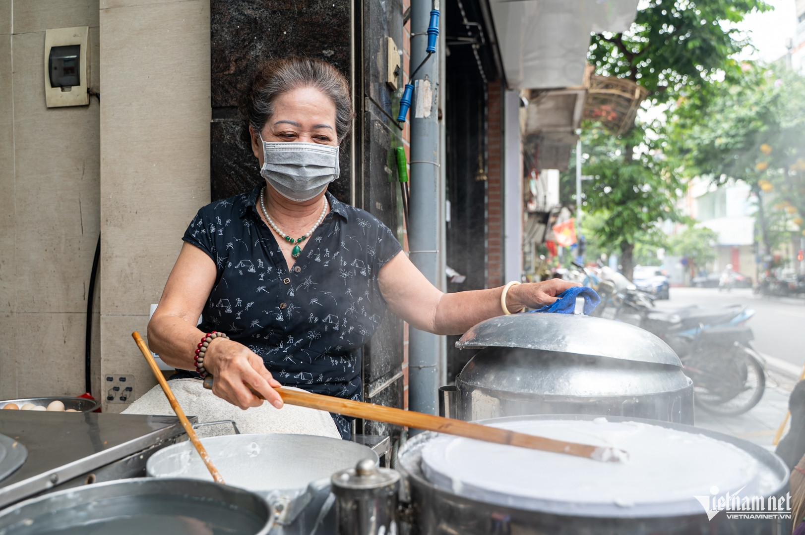 3 quán bánh cuốn gia truyền Hà Nội được Michelin khen ngợi có gì khác nhau? - 1