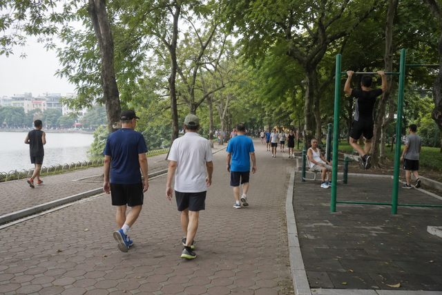 Tốc độ đi bộ được xem như một chỉ số đánh giá tình trạng sức khỏe, khả năng vận động ở người lớn tuổi.