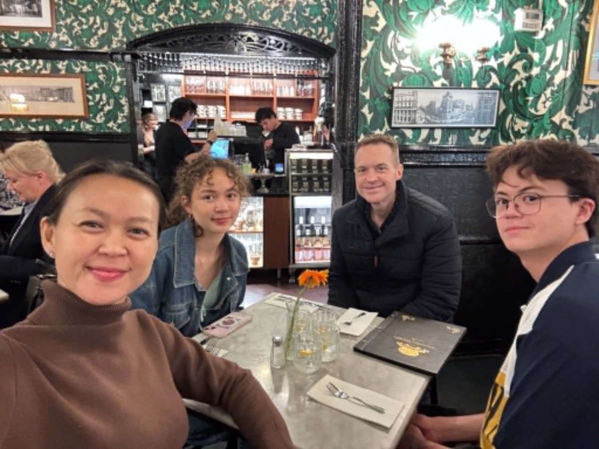 Vợ chồng Ngọc Nga sang Australia thăm con trai - 6