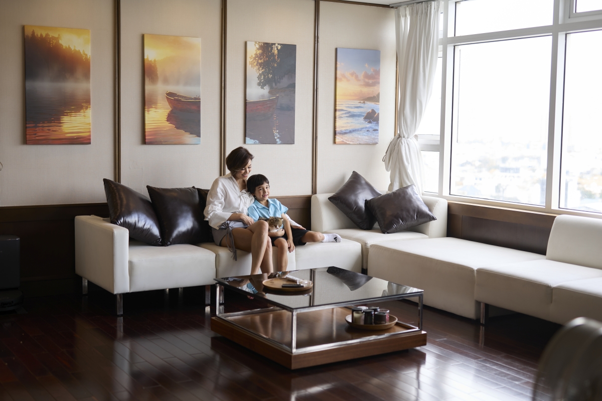Sau đổ vỡ hôn nhân với chồng cũ người Ba Lan, Phương Mai hiện thuê nhà sống cùng con trai, bé Henryk, bảy tuổi. Người mẫu nói đã mua căn hộ mới nhưng còn chờ hoàn thiện nội thất mới dọn về ở vào năm sau.