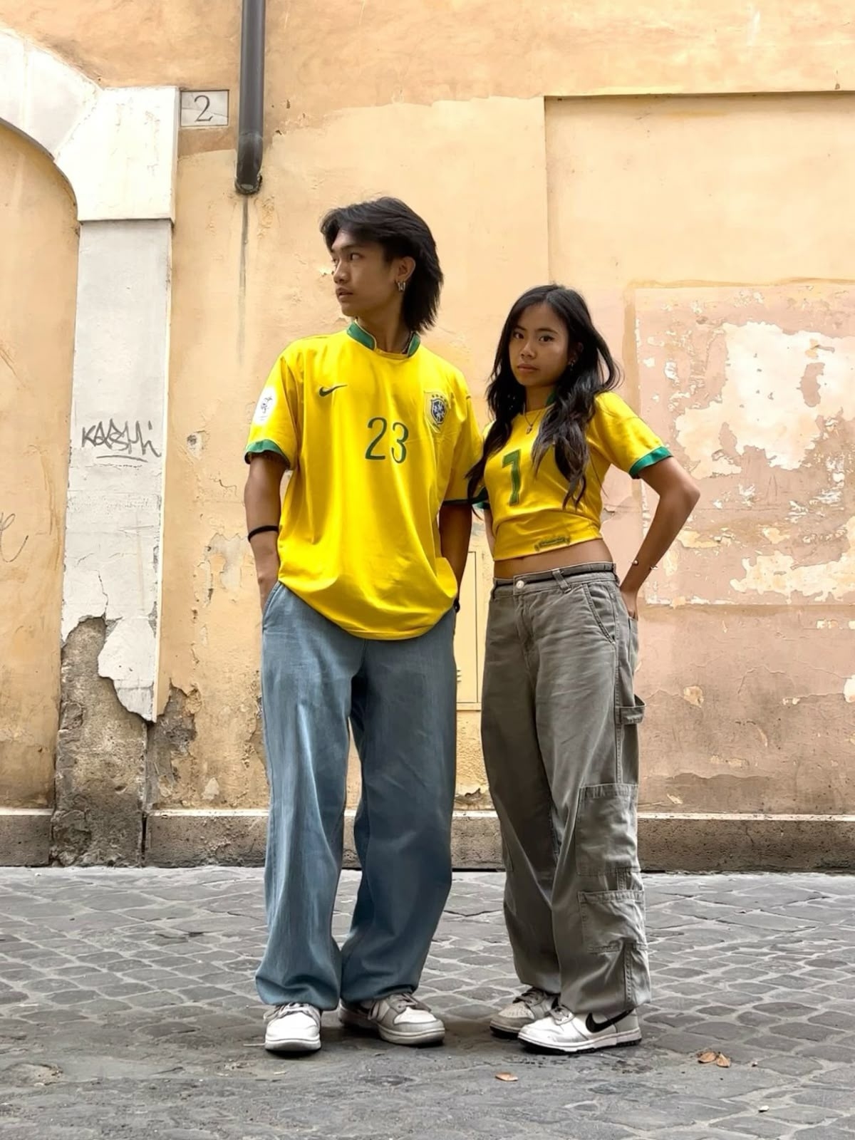 Phong cách đồ đôi của người hâm mộ tuyển Brazil. Ảnh: Instagram mayyrogelio