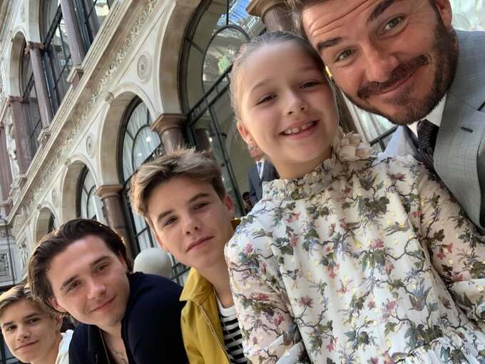 Becks bên các con. Ảnh: Instagram