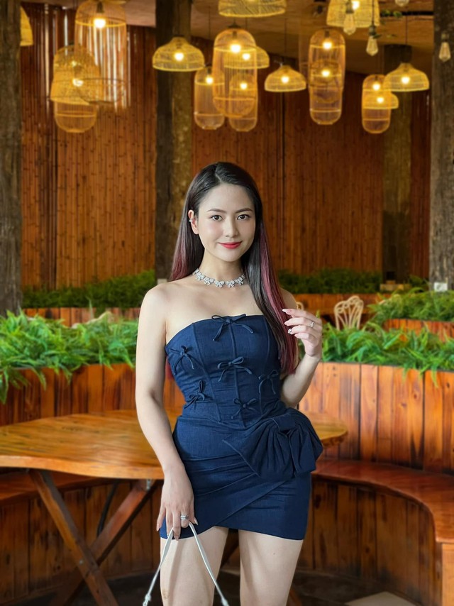 Không chỉ ghi dấu ấn bằng các vai diễn đa dạng, Việt Hoa còn ấn tượng với phong cách sống tích cực và vẻ đẹp tự nhiên đối với nhiều khán giả trẻ.