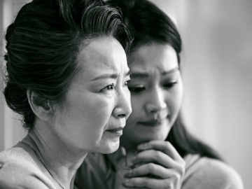 Là con của mẹ đơn thân, tôi áy náy khi muốn ở riêng
